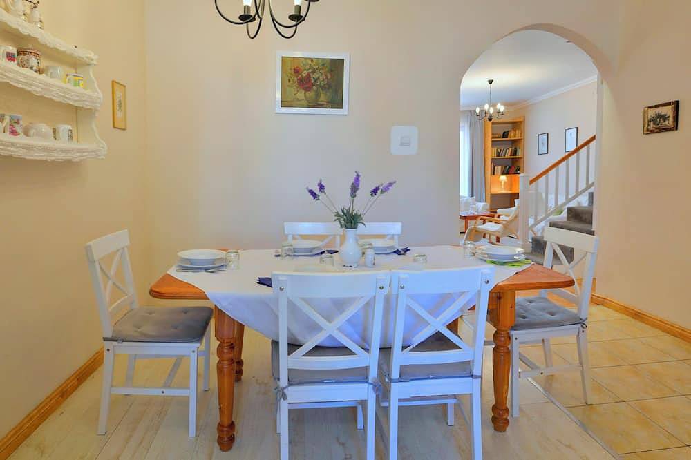 Spacious 4-bedroom house with Ac and Wifi in superb Hajdúszoboszló in Sobols, Hajdúszoboszlói járás