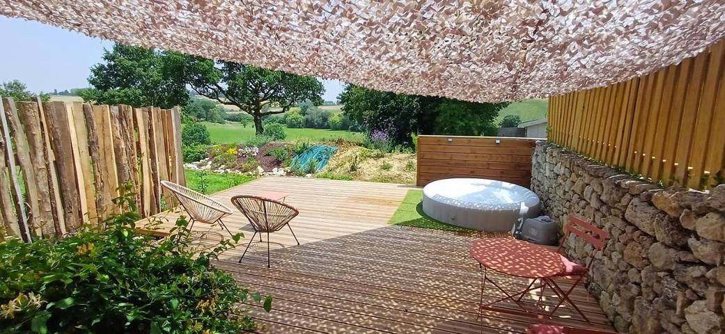 Location de vacances pour 2 personnes, avec jardin et vue ainsi que piscine et terrasse à Terraube - 3