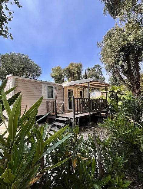 Camping pour 6 personnes, avec terrasse et piscine dans les Alpes maritimes - 4