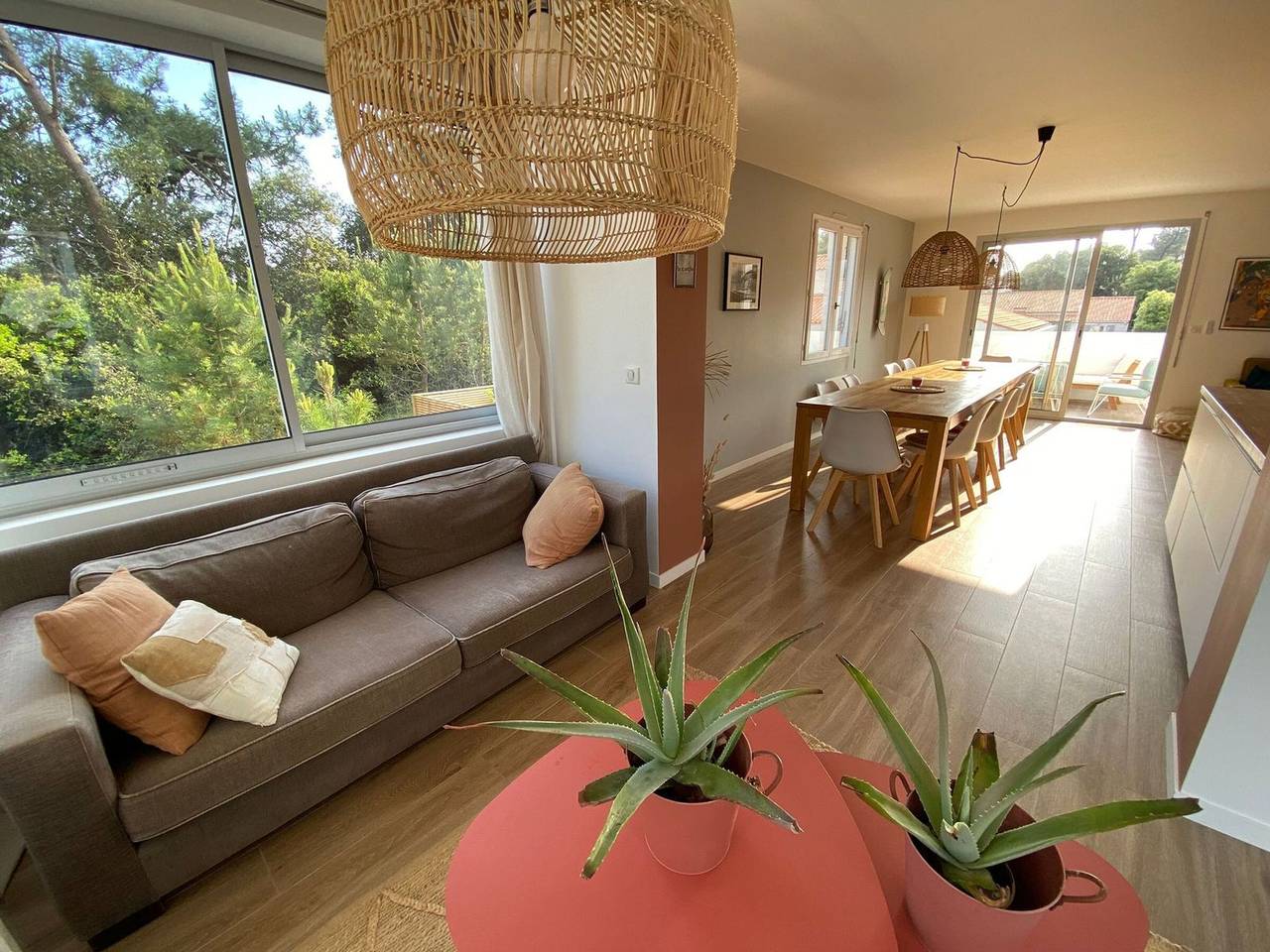 Charming Villa Near Beach with Heated Pool, Wi-Fi, Billiards, and Garage in La Tranche-sur-Mer, Vendée