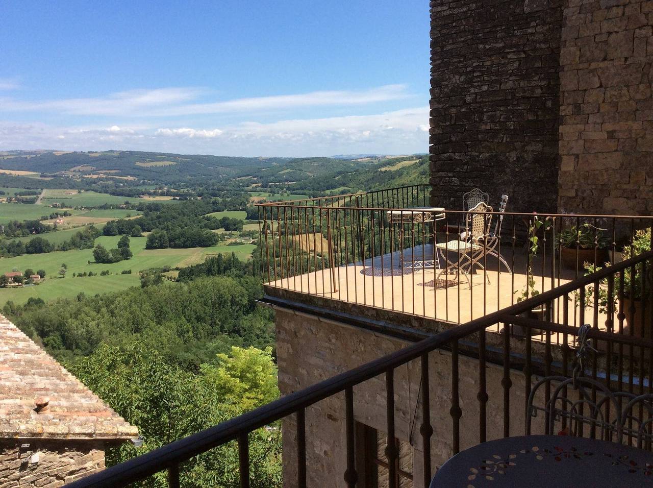 La Maison De Traverse – Casa con Encanto en Cordes-sur-Ciel con Terraza y Aire Acondicionado in Cordes-sur-Ciel, Región de Albi