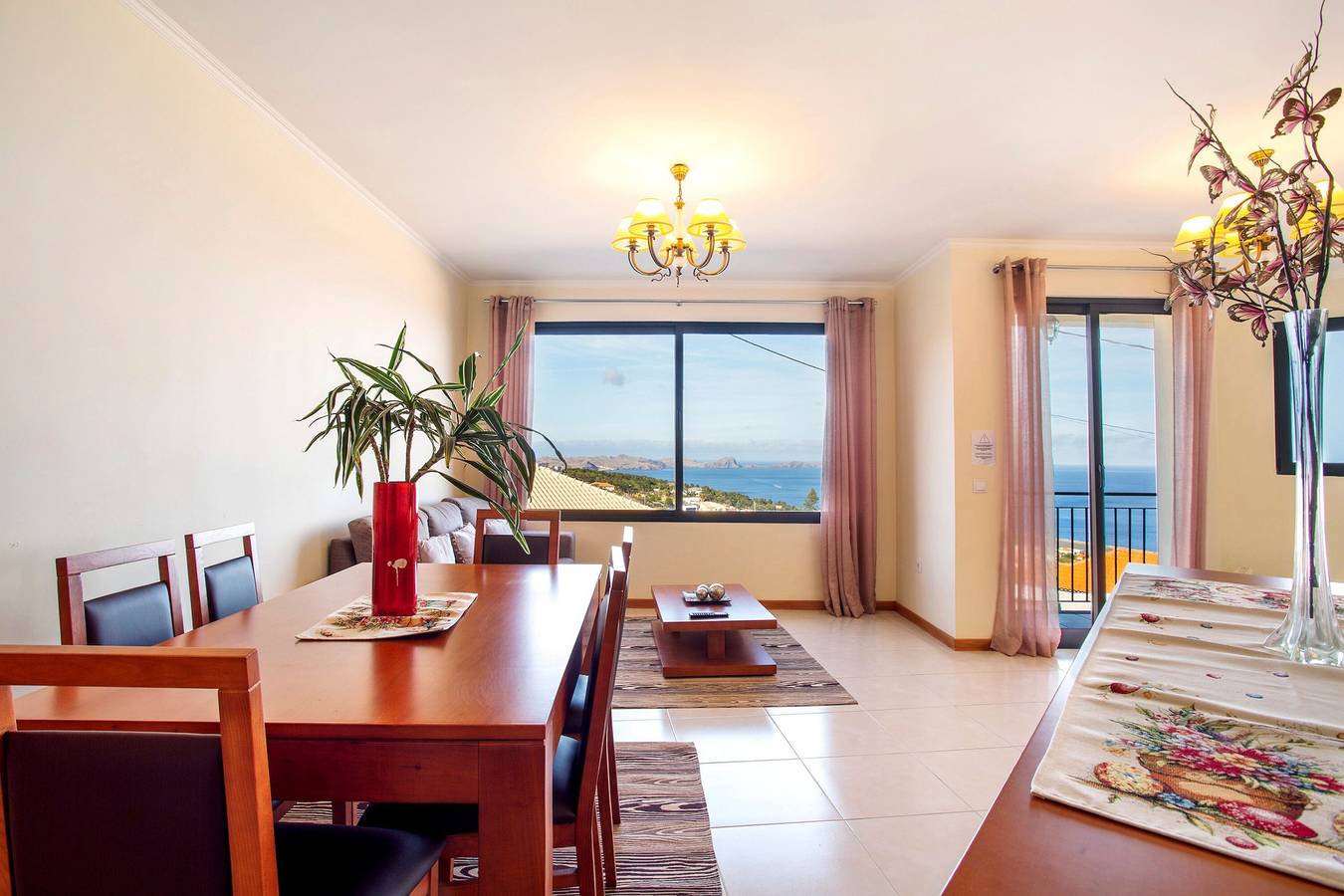 Ferienhaus 'Casa Da Bemposta' mit Meerblick, Balkon und Wlan in Santa Cruz (Madeira), Madeira
