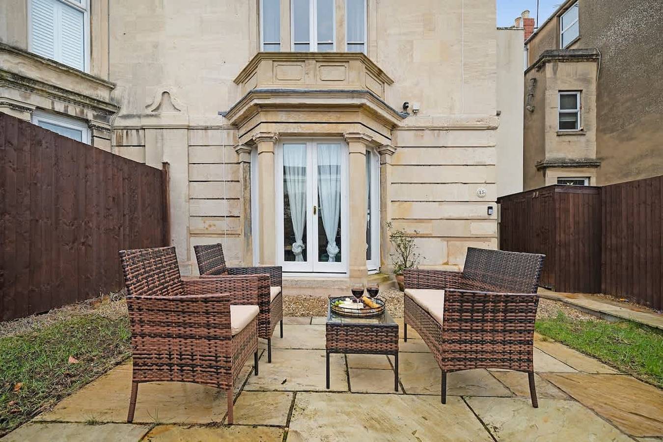 4Bd 3Bath 2Car Drive Garden Games room Nr Hospital in Gloucester (UK), Gloucestershire