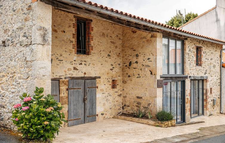 Location de vacances pour 7 personnes, avec Terrasse et Jardin à Les Châtelliers-Châteaumur