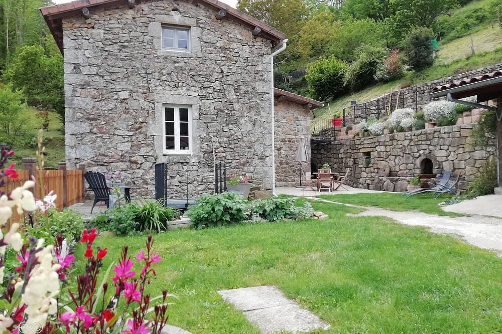 Guest house \"Between river and nature in Juvinas, Parc naturel régional des Monts d'Ardèche