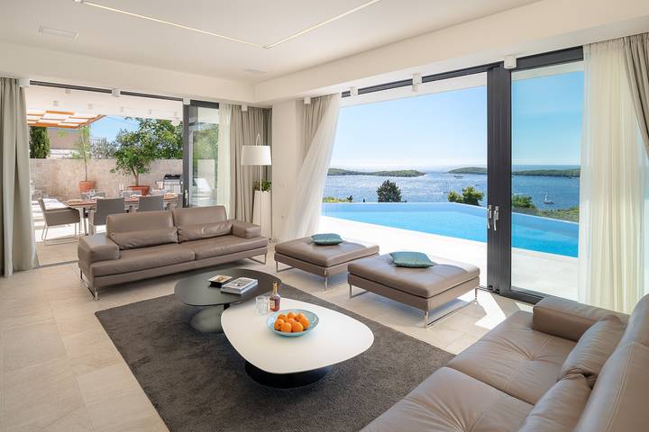 Villa for 8 people, with sauna and ocean view on Hvar