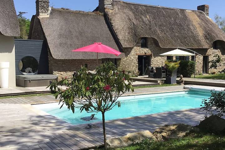 Maison de vacances pour 4 personnes, avec Jacuzzi et Terrasse ainsi que Jardin et Piscine