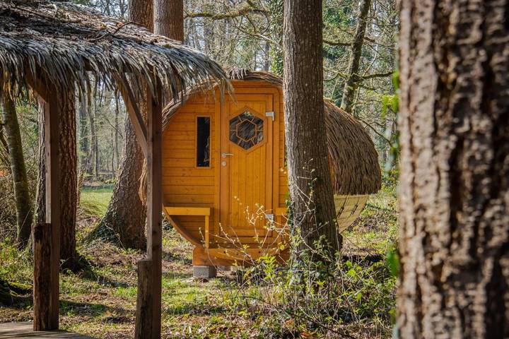 Location de vacances pour 6 personnes, avec vue ainsi que jardin et piscine à Epiniac - 3