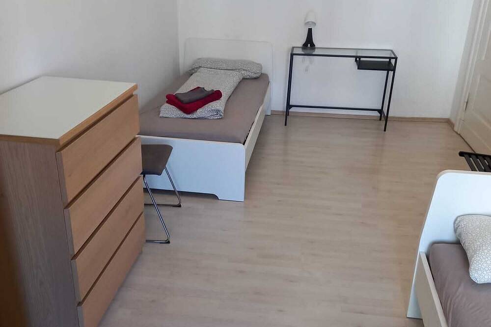 Ganze Wohnung, Steglitz V-große Altbauwohnung, 3 Zimmer, Küche, Bad & Balkon in Steglitz Berlin, Berlin