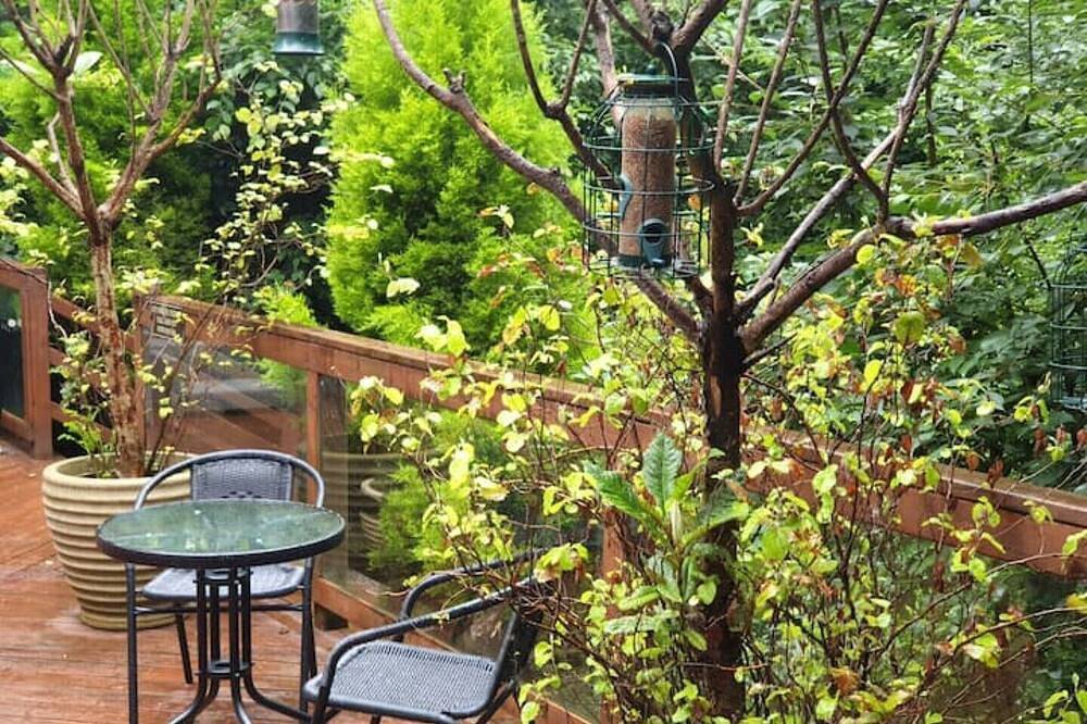 Relaxing couples getaway with hot tub in North Rode, Cheshire East