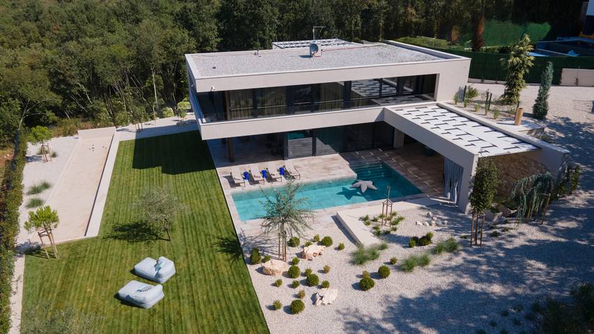 Villa für 10 Personen, mit Terrasse und Garten sowie Sauna in Kaštel (Plovanija)