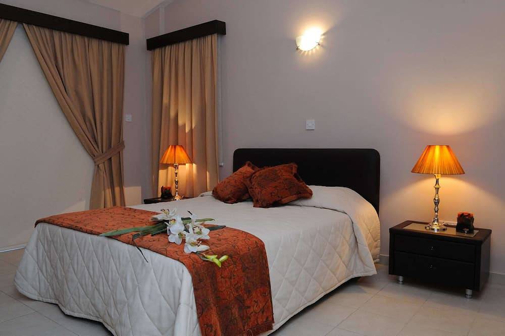 Luxuriöse private Ferienvilla im Herzen der Pissouri Bay. 2 Minuten zu Fuß zum Strand in Πισσούρι, Südzypern