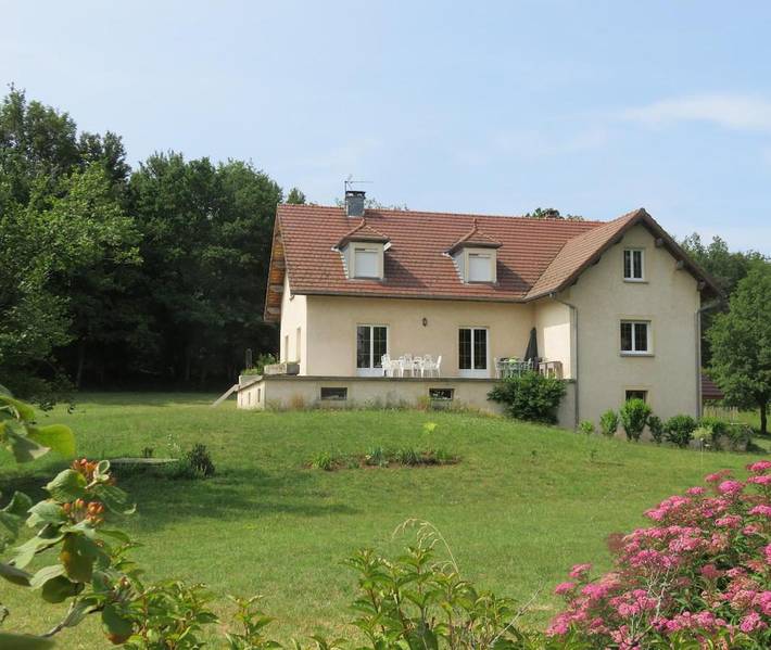 Gîte pour 4 personnes, avec Terrasse ainsi que Jardin et Vue à Pont-du-Navoy