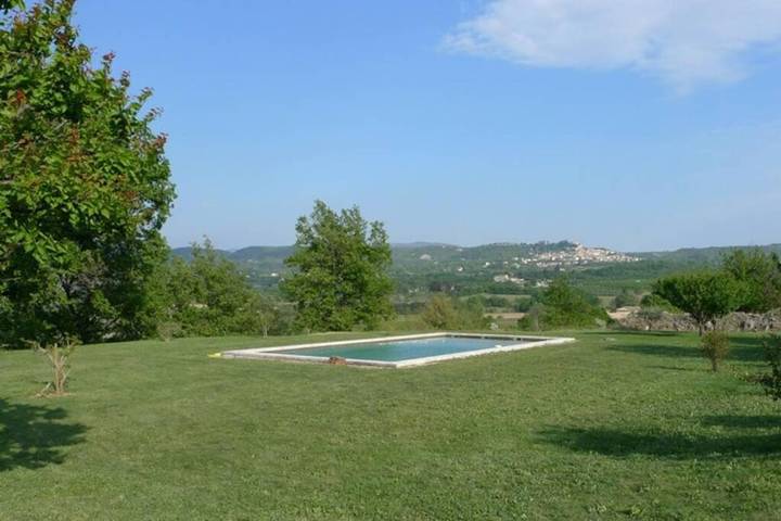 Maison de vacances pour 4 personnes, avec Terrasse et Jardin ainsi que Piscine et Vue à Lacoste
