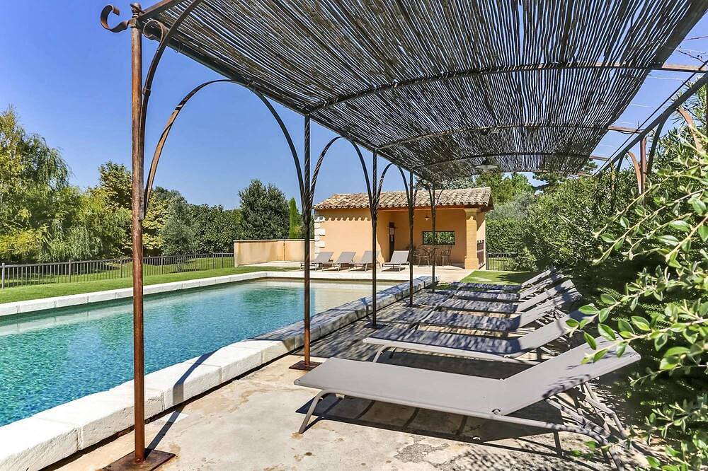 Grande maison climatisée avec belle piscine chauffée au calme en Provence in Entraigues-sur-la-Sorgue, Vaucluse