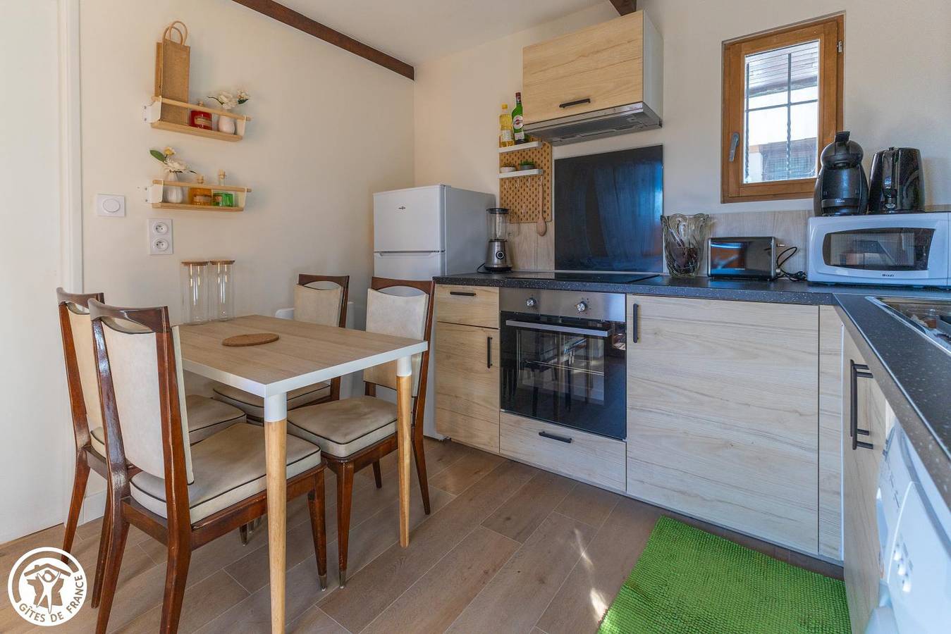 500m de Vernet-la-Varenne : Gîte avec parking et terrasse in Le Vernet-Chaméane, Région de Besse-et-Saint-Anastaise