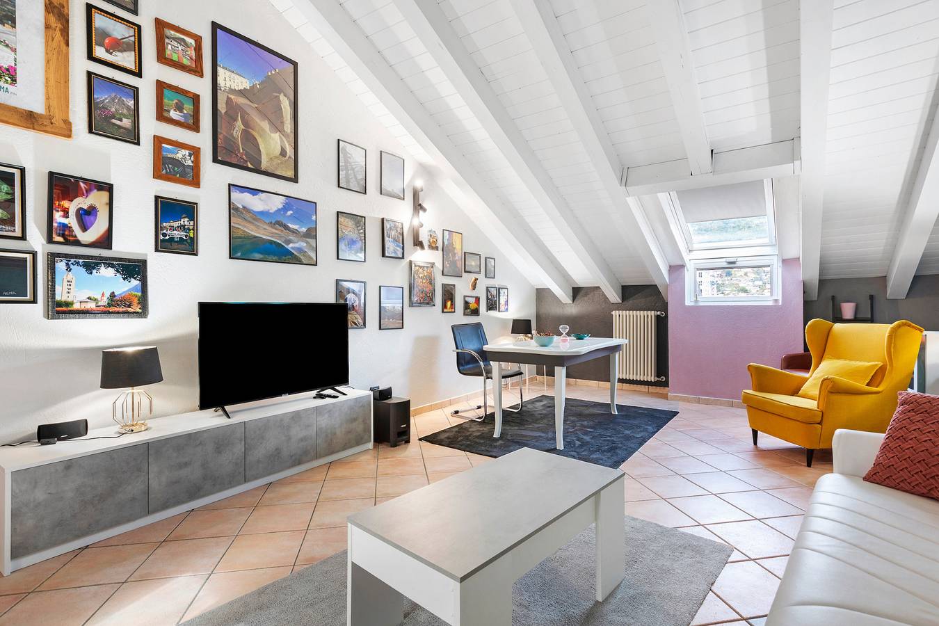 Geheel appartement, Appartement 'Mema' met Uitzicht op de Bergen en Wi-Fi in Aosta, Walliser Alpen