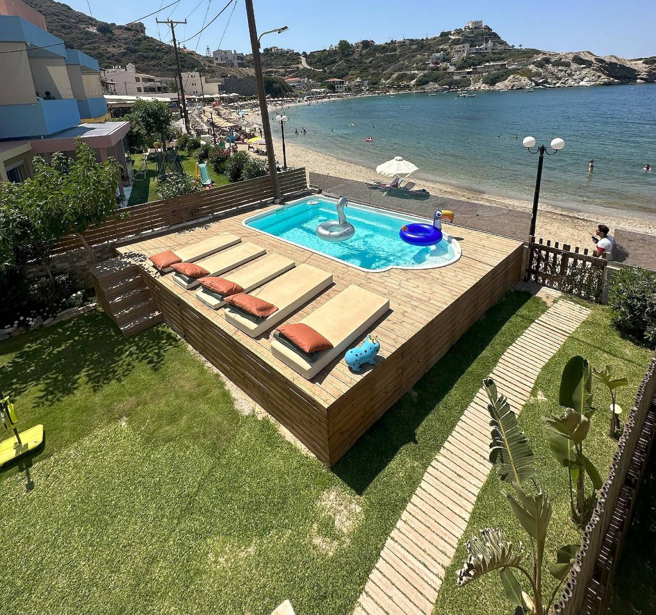 Blissful Beach Front Wohnung mit privatem Schwimmbad in Lygaria, Achlada