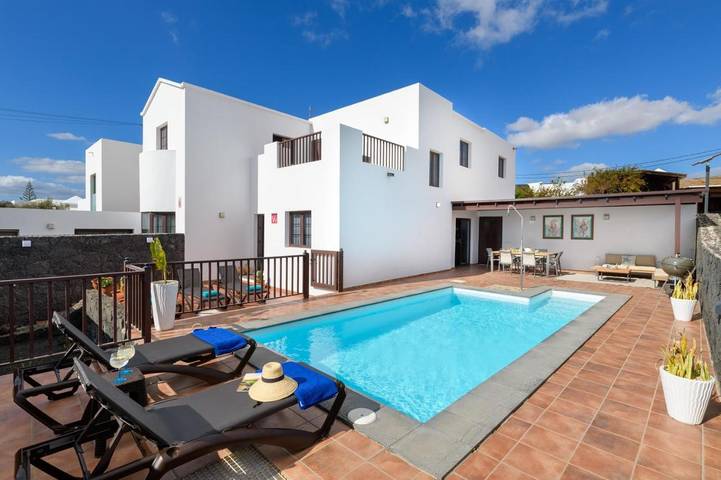 Casa de vacaciones para 10 personas, con vistas además de piscina y terraza, Se admiten mascotas en Nazaret