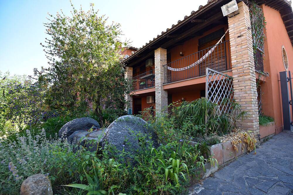 Entire apartment, Bracciano Lake Farmhouse - Apt. Blue in Anguillara Sabazia, Lake Bracciano