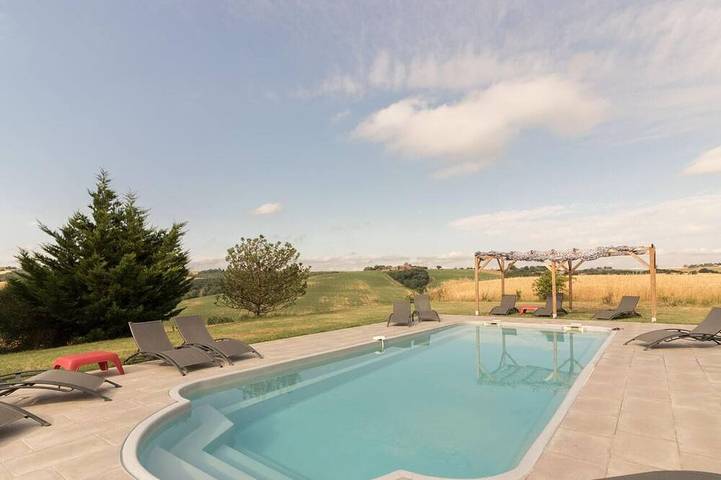 Location de vacances pour 6 personnes, avec jardin et piscine à Aignes