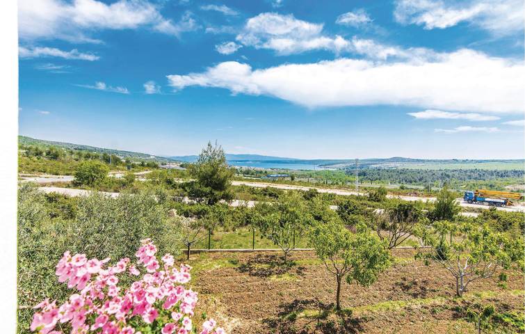 Ganze Ferienwohnung, Reizendes Apartment mit Meerblick, Terrasse, WLAN und Parkplatz in der Nähe von Posedarje in Novigradsko More, Zadar