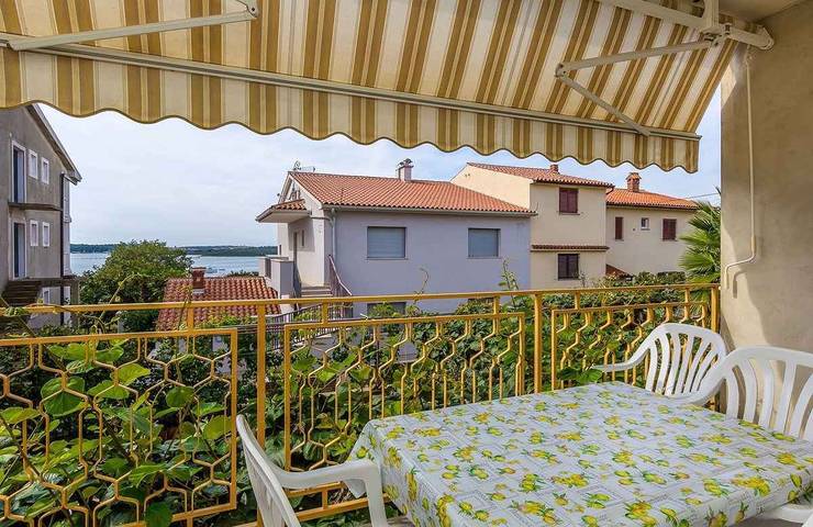 Apartamento vacacional entero, Apartamento vacacional con vista al mar y balcon in Medulin City, Medulin