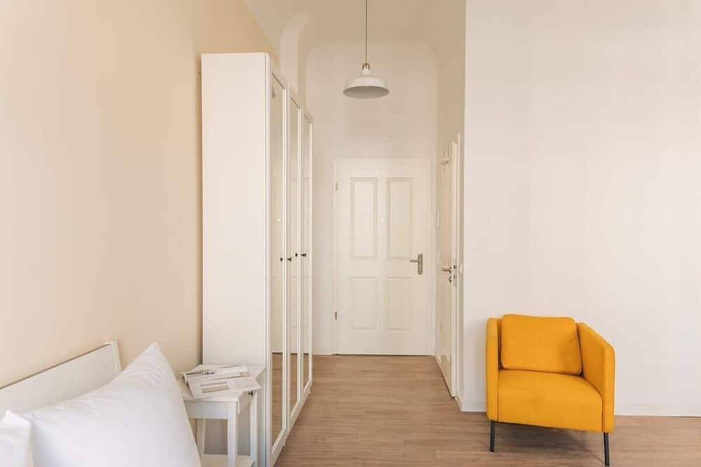Ganze Wohnung, Frankfurter Allee Double Apartments by Sabine in Friedrichshain - Kreuzberg, Berlin