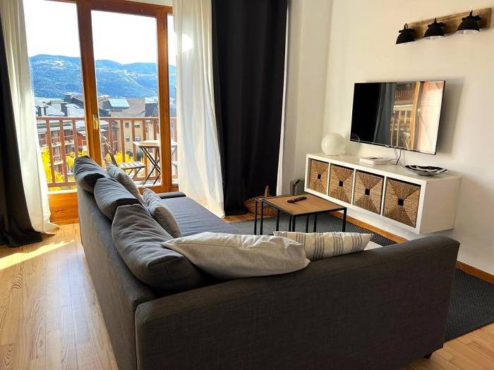 Apartamento vacacional entero, Apartamento 2 hab. Centro, Vistas, Terraza, Wifi y Garaje Privado in Puigcerdá, Pirineo Catalan