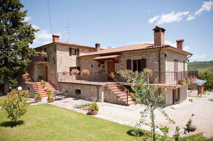 Appartamento per 6 persone, con piscina e balcone in Caprese Michelangelo