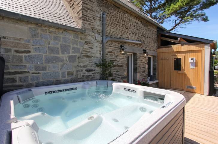 Holiday home for 8 people, with garden and hot tub as well as sauna - 1