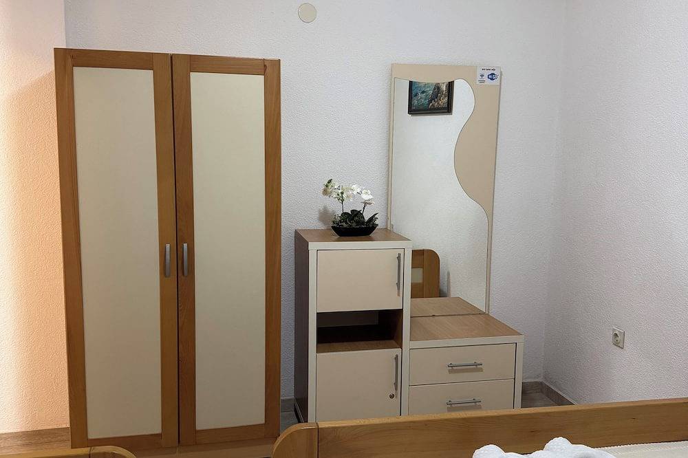 Apartamento entero, Triple 1 bedroom apartment with garden view in Budva, Municipio de Budva