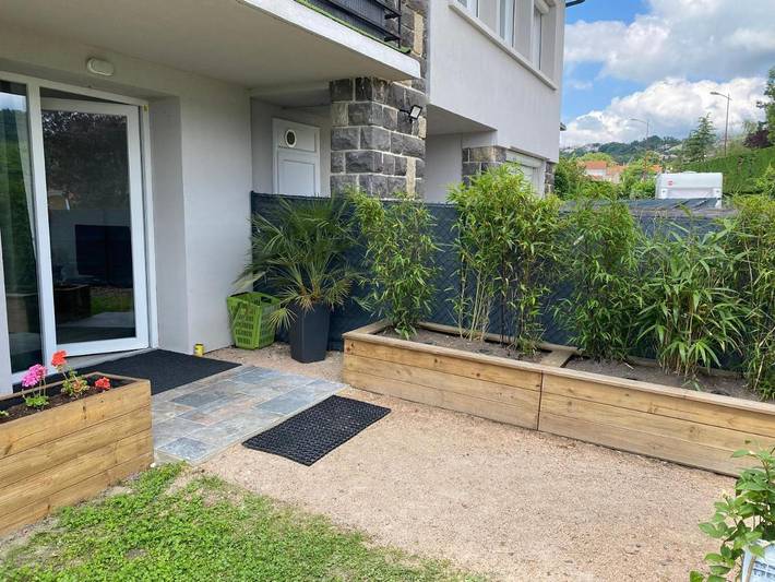 Gîte pour 4 personnes, avec Terrasse ainsi que Jardin et Vue à Châteaugay