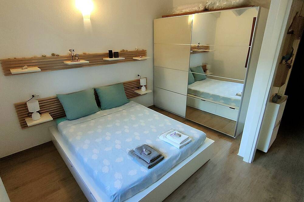 New House, & Fenced Garden, Private Parking Near Beaches. in Posada, Provincia di Nuoro