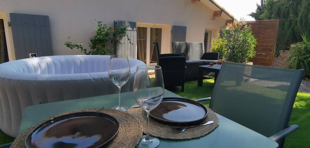 Chalet pour 2 personnes, avec vue et jardin, animaux acceptés