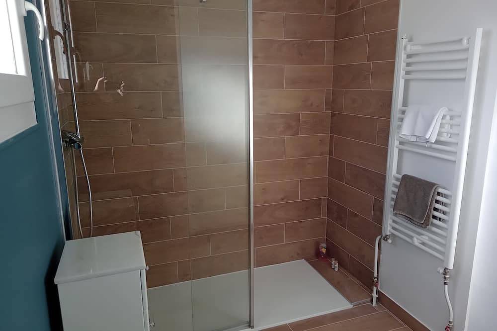 Ganze Wohnung, Downtown and quiet. Small 5-unit condominium. 12 km from St-Etienne. in Firminy, Zentralmassiv