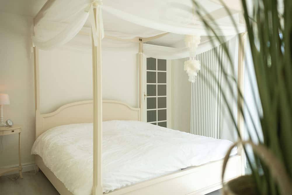 Ganze Wohnung, Stilvoll eingerichtete Ferienwohnung in Friederikensiel – die Ferienwohnung Meer Weiss bietet Ruhe, Charme und einen idyllischen Garten für erholsame Tage an der Nordsee. in Friederikensiel, Wangerland