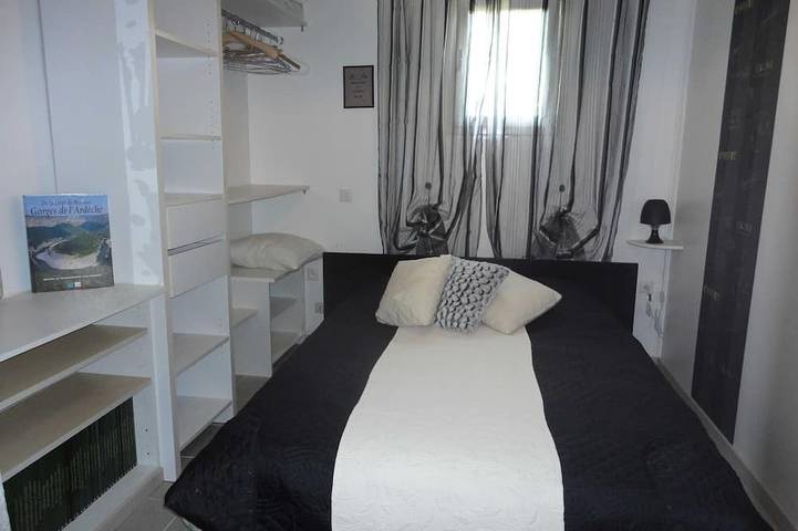 Location de vacances pour 2 personnes, avec piscine ainsi que jardin et terrasse à Gras - 2