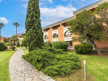 Gîte pour 4 personnes, avec terrasse ainsi que jardin et bassin pour enfant à Linguizzetta