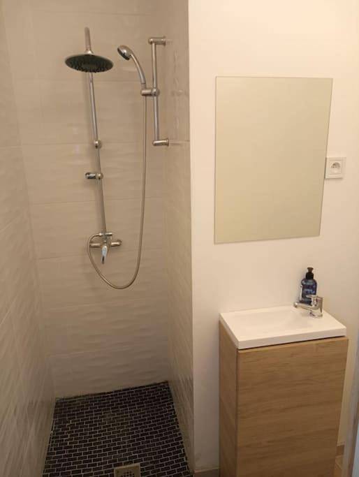 Gîte pour 3 personnes, avec Terrasse à Saussan