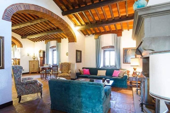 Villa in Gaiole In Chianti mit 6 Schlafzimmern 12 Schlafplätzen in Rignano sull'Arno, Valdarno