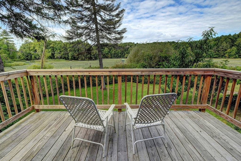 Wildlife Lakeside Cottage\nbeautiful views, amazing wildlife, great location in Lanesborough, Berkshire County