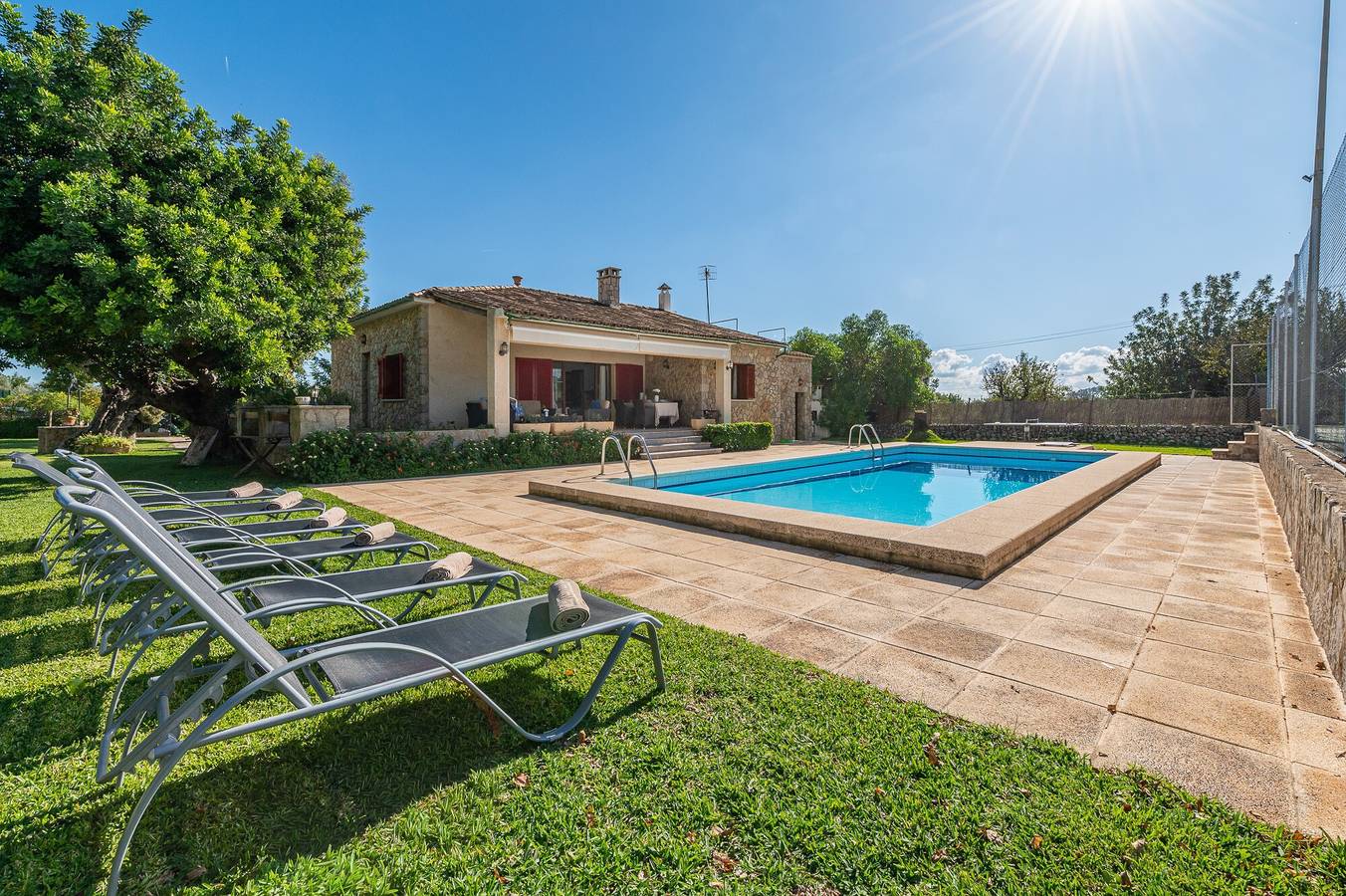 Can Calistro: Rustikale Villa mit Tennisplatz und privatem Pool in Selva, Mallorca Inselmitte