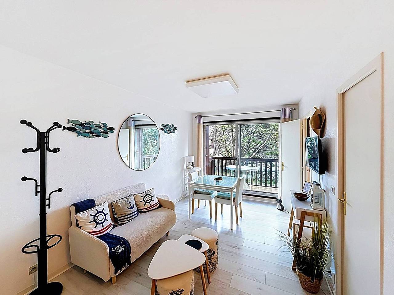 Ganzes Studio, Studio cabine lumineux en front de mer, 4 pers, balcon sud, parking privé, vélos inclus in Merville-Franceville-Plage, Caen und Umgebung