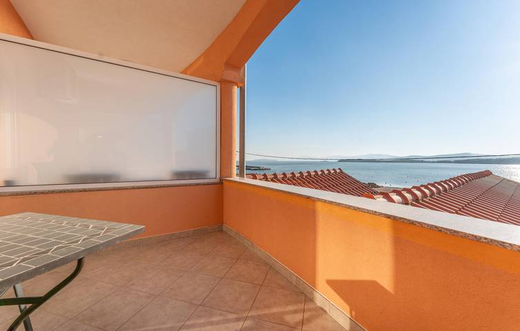 Ganze Ferienwohnung, Gemütliche 1-Zimmer-Wohnung mit Terrasse, 400 m zum Strand und kostenlosen Parkplätzen in Plaža Morovička, Općina Sveti Filip i Jakov