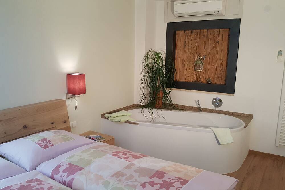 Ganze Wohnung, Above the roofs of Lana - Green Apartment - via Dolce Vita in Oberlana, Lana