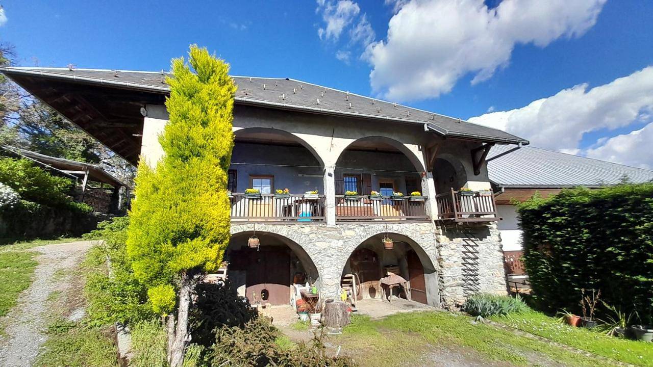Two-Bedroom House in Mercury, Région d'Albertville