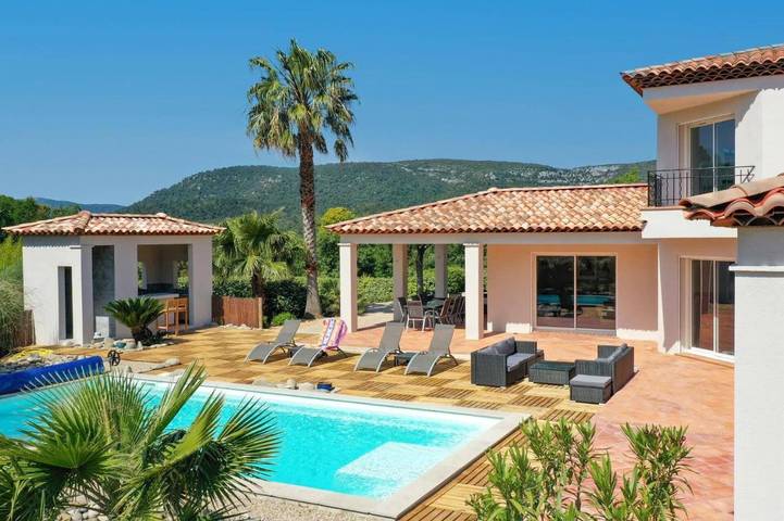Villa pour 10 personnes, avec Jardin et Piscine