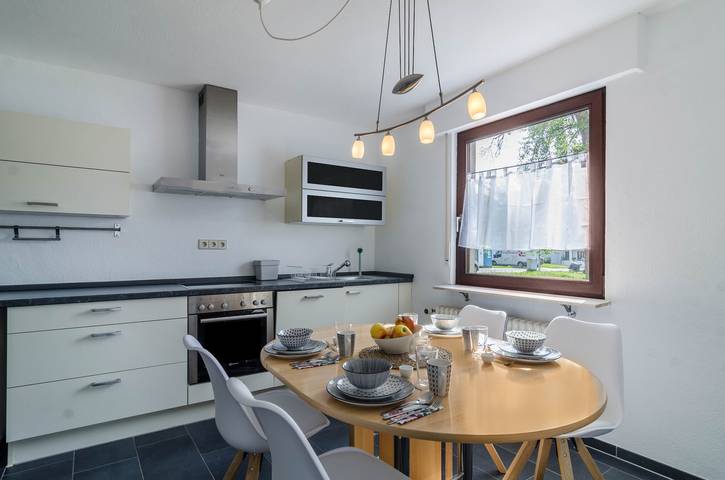 Ganze Wohnung, Ferienwohnung zum Hecht mit Wlan und Balkon in Strandbad Nußdorf, Überlingen