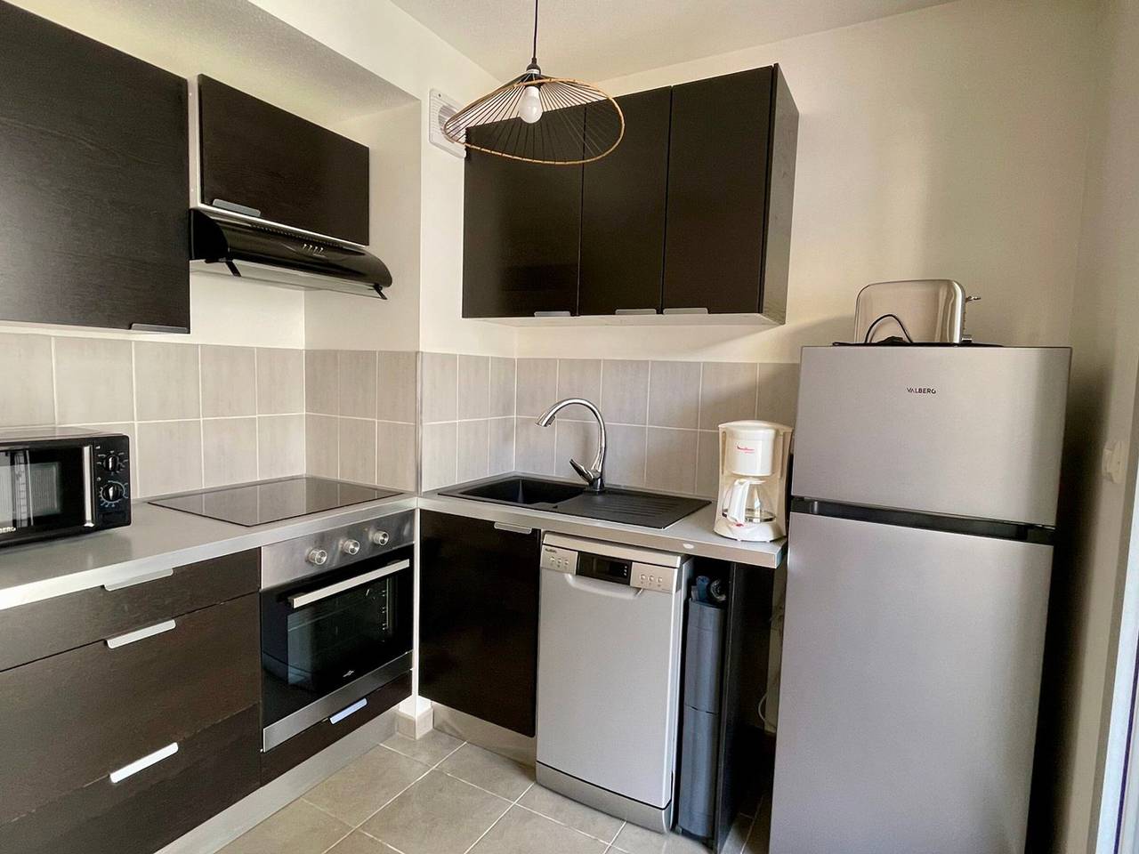 Appartement entier, Moderne T2 avec Balcon, Ascenseur et Garage in Aix-les-Bains, Région de Chambéry